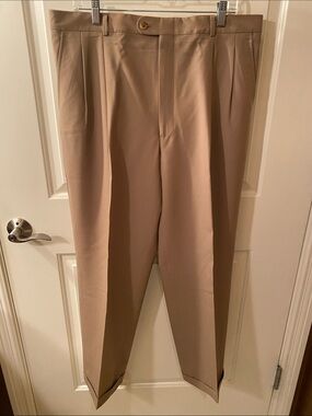 Classic Hickey Freeman Men's Pleated Trousers in Khaki